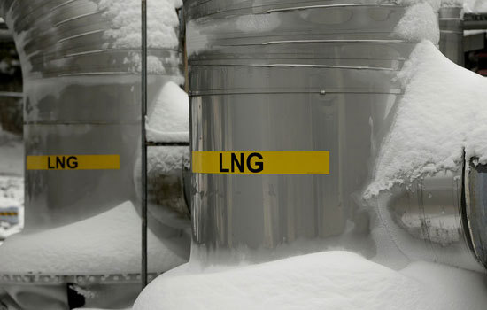 Sau đậu nành, EU tăng nhập khẩu LNG để "xoa dịu" căng thẳng thương mại với Mỹ - Ảnh 1