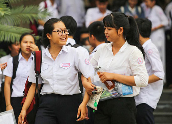 Học sinh THPT, sinh viên Quảng Nam đi học lại từ ngày 2/3 - Ảnh 1