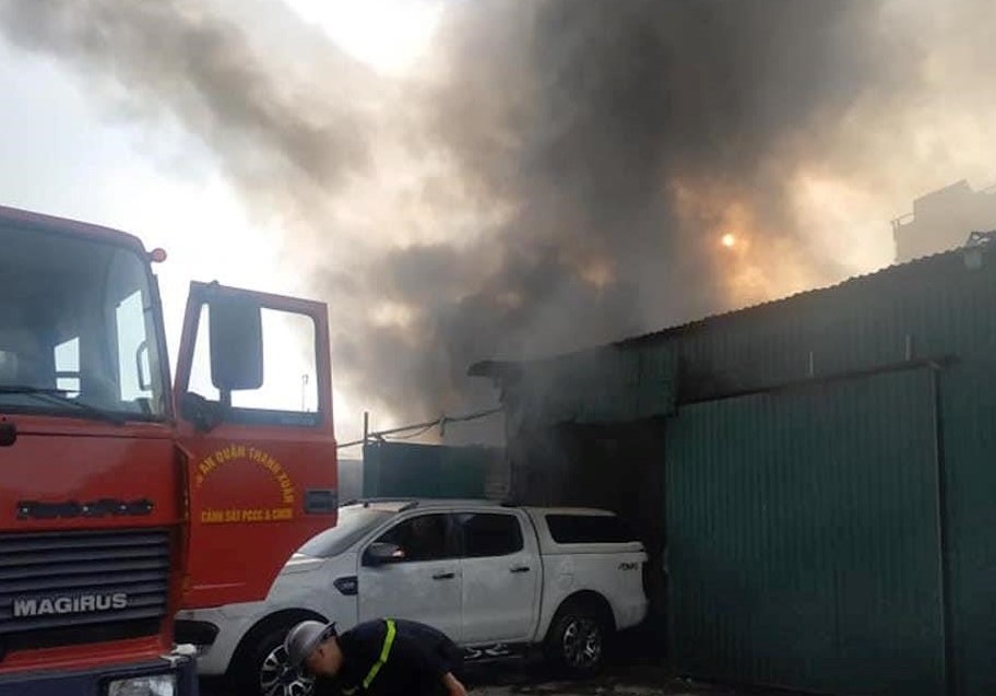 Hà Nội: Cháy lớn tại khu nhà xưởng trên đường Nguyễn Xiển - Ảnh 5