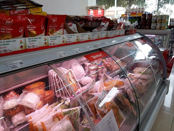 Hà Nội: Chợ, siêu thị đầy ắp hàng hóa, sức mua giảm - Ảnh 4