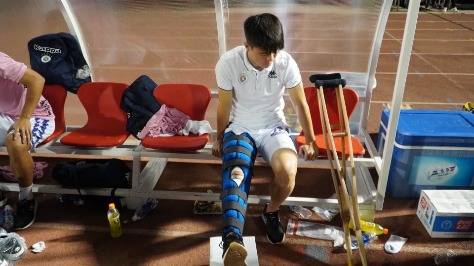 Duy Mạnh chấn thương nặng, lỡ trận với đội tuyển Malaysia - Ảnh 1