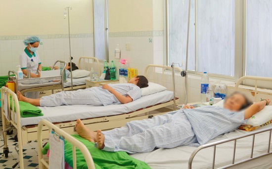 Đà Nẵng: Chưa thể kết luận 14 du khách Lào nhập viện do ngộ độc thực phẩm - Ảnh 1
