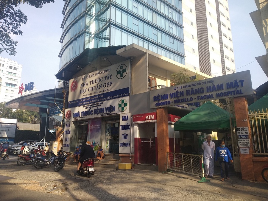 TP Hồ Chí Minh: Khẩu trang y tế, nước rửa tay diệt khuẩn vẫn “cháy hàng” - Ảnh 1