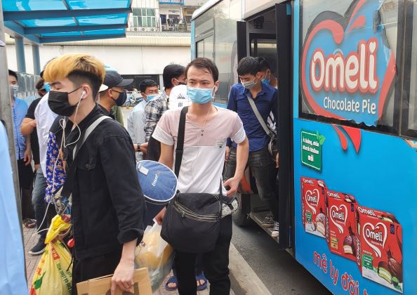 Hà Nội giảm 80% lượng xe buýt: Người dân không khỏi bỡ ngỡ - Ảnh 5