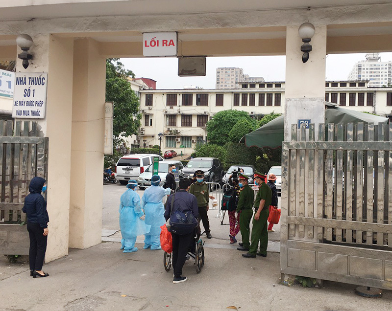 Mở lối đi riêng cho hơn 550 bệnh nhân chạy thận tại Bệnh viện Bạch Mai - Ảnh 1