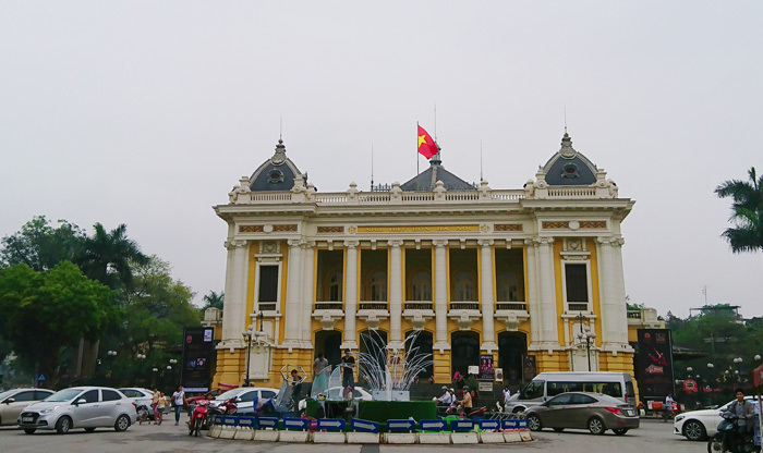 Hà Nội trang hoàng cờ hoa  mừng Ngày Giải phóng miền Nam thống nhất đất nước - Ảnh 5