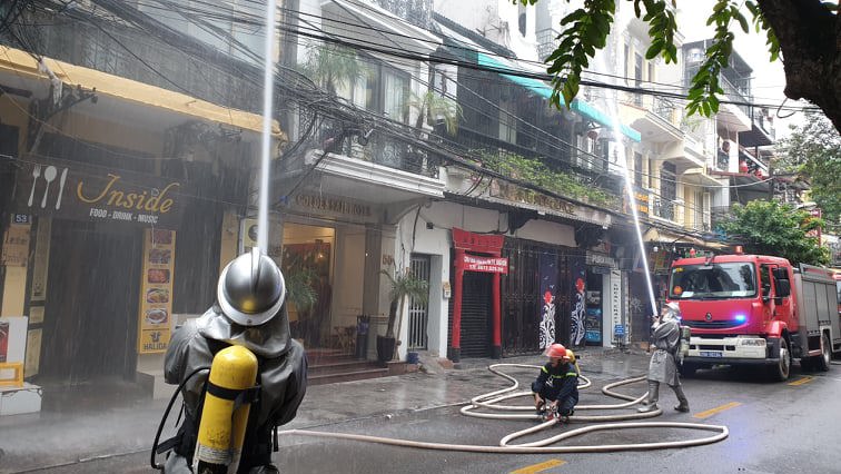 Hà Nội: Cháy giả định trên phố Hàng Buồm, nhiều người mắc kẹt được giải cứu - Ảnh 11