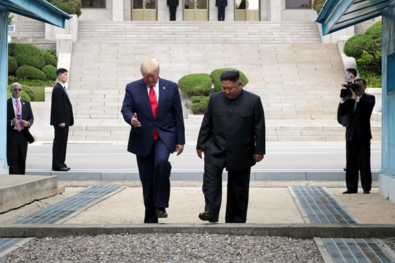 Thế giới trong tuần: Cuộc gặp ghi dấu ấn trong quan hệ Mỹ - Triều - Ảnh 1