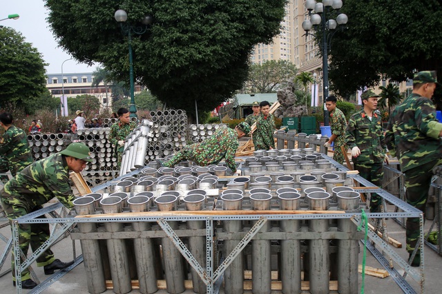 Hà Nội: Bên trong trận địa pháo hoa chuẩn bị khai hỏa, đón giao thừa - Ảnh 9