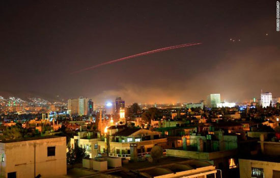 Mỹ sử dụng tên lửa hành trình Tomahawk không kích các mục tiêu tại Syria - Ảnh 1