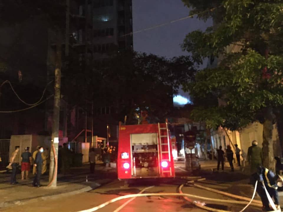 Hà Nội: Cháy dữ dội ngôi nhà 3 tầng gần cây xăng Nam Đồng - Ảnh 2