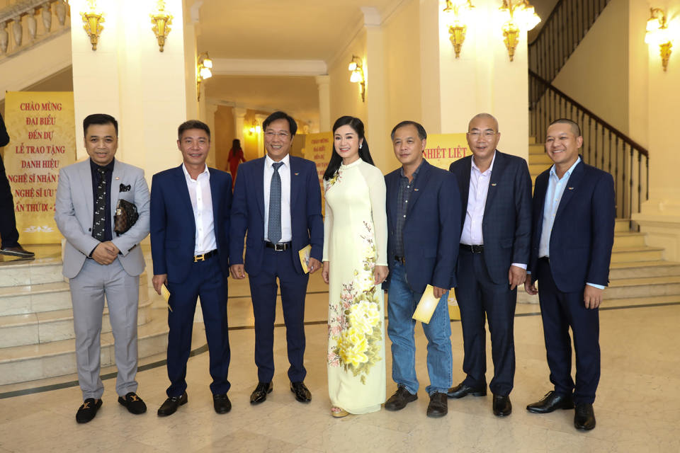 Thủ tướng Nguyễn Xuân Phúc đặc biệt nhấn mạnh việc truy tặng danh hiệu cho 13 cố nghệ sĩ - Ảnh 1