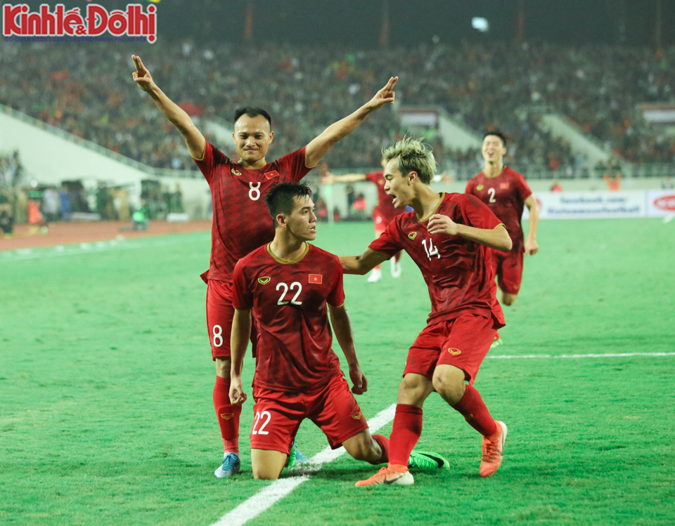 [Ảnh] Nhìn lại trận thắng của đội tuyển Việt Nam trước UAE sau hơn một thập kỷ - Ảnh 15