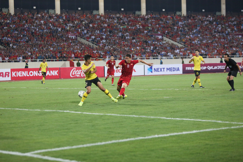 Siêu phẩm của Quang Hải giúp Việt Nam thắng 1-0 trước Malaysia - Ảnh 6