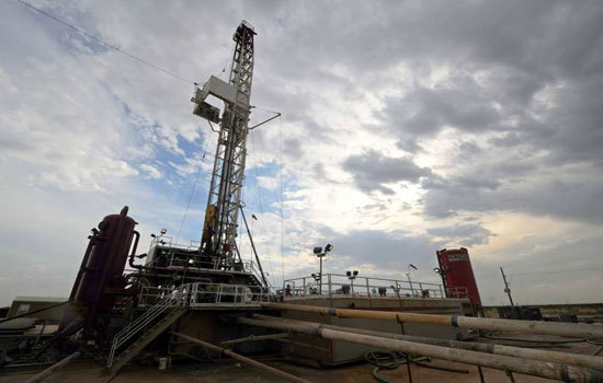 Giá dầu mỏ chứng kiến tuần lao dốc đầu tiên trong hơn 1 tháng - Ảnh 1