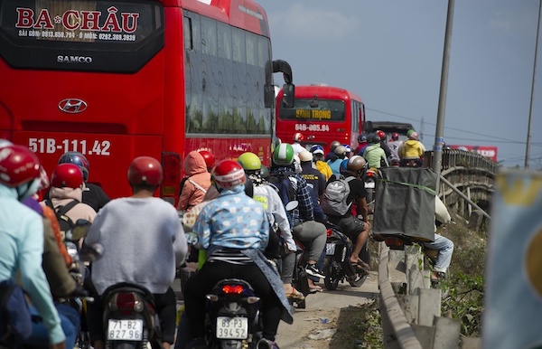 TP Hồ Chí Minh: Người dân trở lại sau kỳ nghỉ Tết, kẹt xe nghiêm trọng trên nhiều tuyến đường - Ảnh 1
