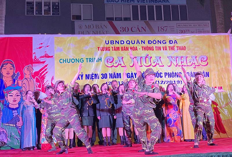 Quận Đống Đa giao lưu văn nghệ chào mừng ngày thành lập Quân đội Nhân dân Việt Nam - Ảnh 2