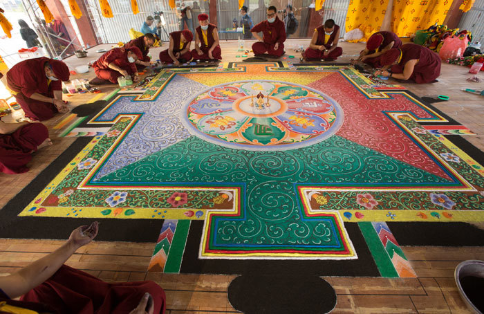 Kỷ lục Việt Nam được trao cho tranh Mandala Phật Quan Âm bằng ngọc đá quý lớn nhất - Ảnh 17