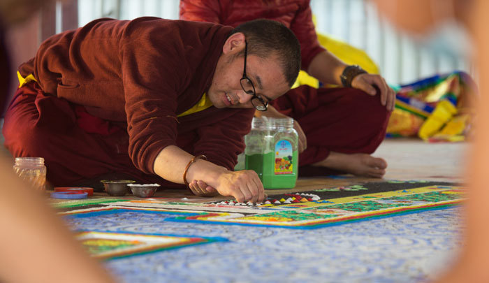 Kỷ lục Việt Nam được trao cho tranh Mandala Phật Quan Âm bằng ngọc đá quý lớn nhất - Ảnh 12