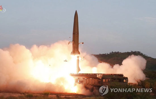 Triều Tiên tiếp tục phóng 2 tên lửa đạn đạo tầm ngắn mới - Ảnh 1