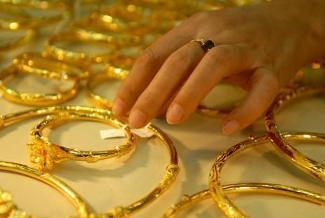 Sự kiện kinh tế tuần: Giá vàng tăng kỷ lục lên tới 42 triệu đồng/lượng - Ảnh 1