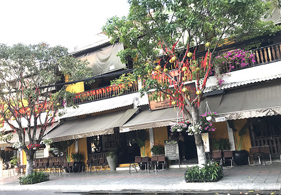 Nhiều quán cà phê, cửa hàng quần áo ở Đà Nẵng thông báo đóng cửa vì dịch Covid-19 - Ảnh 3
