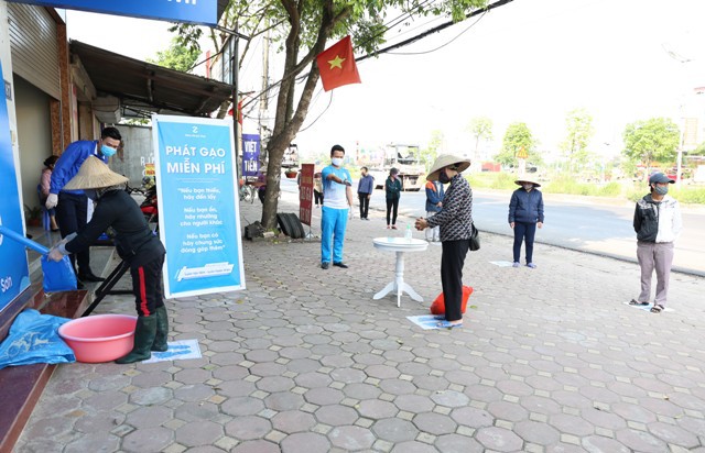 Hà Nội: “ATM gạo” làm ấm lòng người nghèo tại huyện Sóc Sơn - Ảnh 2