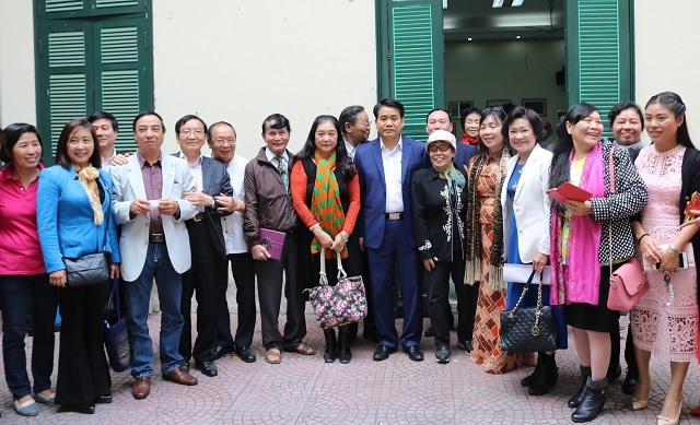 Chủ tịch Nguyễn Đức Chung gặp gỡ các văn nghệ sĩ chủ chốt của Hội Liên hiệp Văn học Nghệ thuật Hà Nội - Ảnh 2