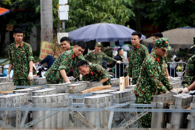 Hà Nội: Bên trong trận địa pháo hoa chuẩn bị khai hỏa, đón giao thừa - Ảnh 7