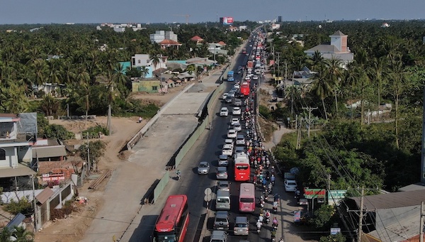 TP Hồ Chí Minh: Người dân trở lại sau kỳ nghỉ Tết, kẹt xe nghiêm trọng trên nhiều tuyến đường - Ảnh 5