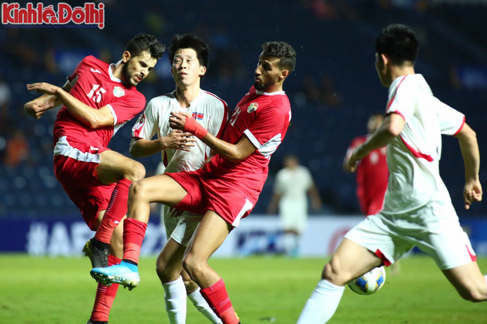 [Ảnh] Cầu thủ U23 CHDCND Triều Tiên gục ngã sau khi để thua U23 Jordan - Ảnh 2