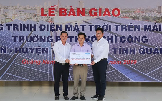 Quảng Nam: Bàn giao hệ thống điện mặt trời cho trường miền núi - Ảnh 1