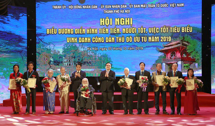 Hà Nội biểu dương "Người tốt, việc tốt", vinh danh Công dân Thủ đô ưu tú năm 2019 - Ảnh 7