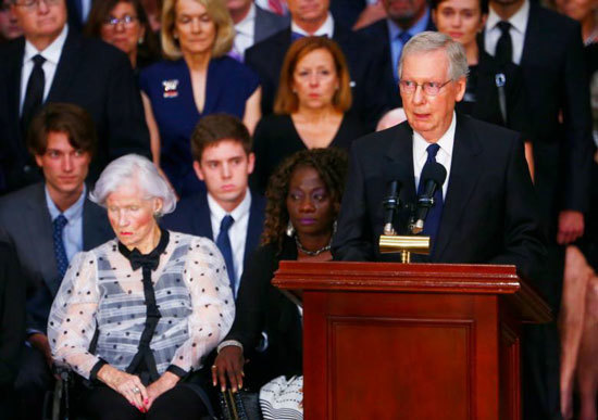 Những hình ảnh trong lễ truy điệu trang trọng Thượng nghị sĩ John McCain tại Điện Capitol - Ảnh 8