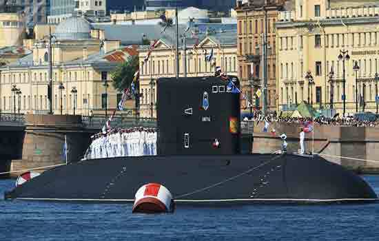 Hải quân Nga phô diễn sức mạnh trong lễ duyệt binh - Ảnh 1