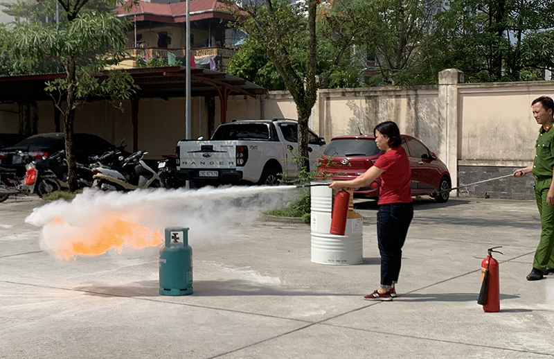 Hoàng Mai: Hàng trăm giáo viên tham gia tập huấn phòng cháy chữa cháy - Ảnh 3