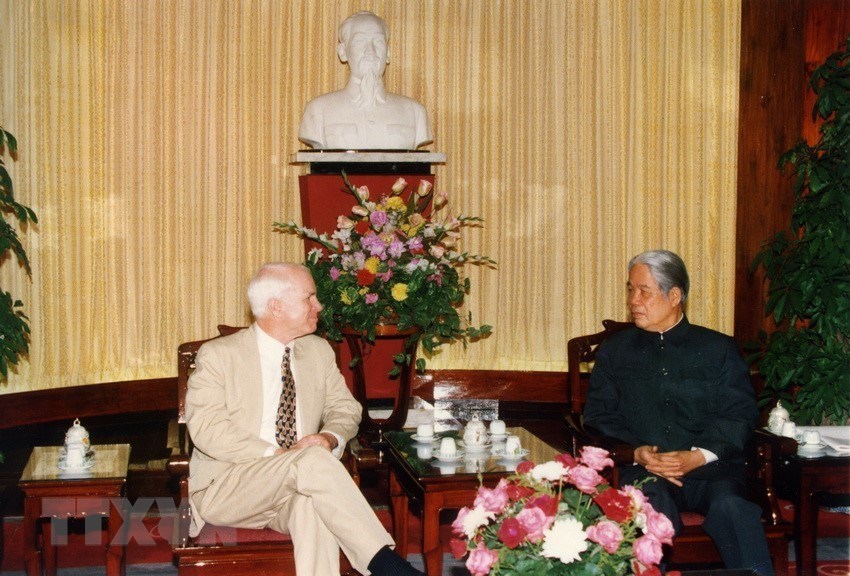 Hình ảnh Thượng nghị sĩ John McCain với các nhà lãnh đạo Việt Nam - Ảnh 4