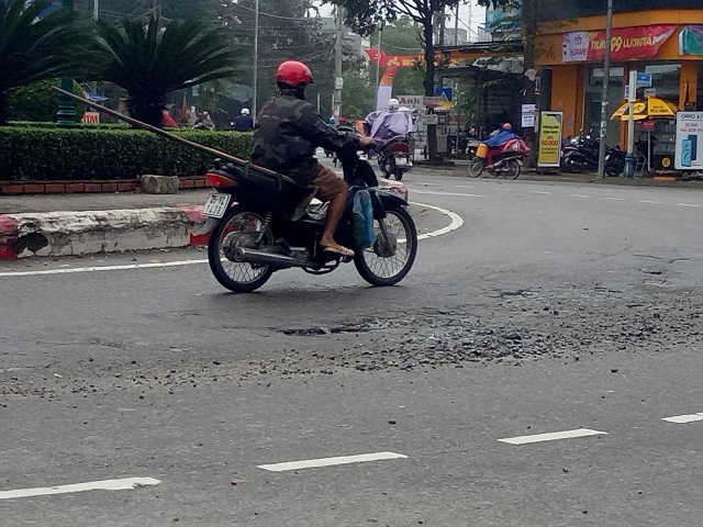 TP Quảng Ngãi: Thiếu kinh phí sửa chữa công trình giao thông đô thị - Ảnh 2