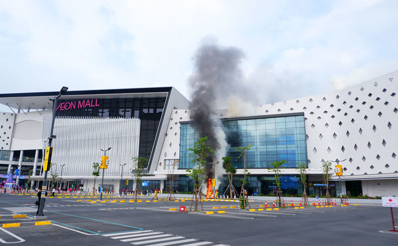 Cháy giả định ở Trung tâm thương mại AEON MALL Hà Đông, 2000 người thoát nạn - Ảnh 1