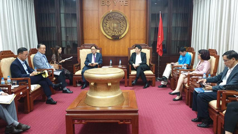 Thứ trưởng Bộ Y tế cùng Đại sứ Hàn Quốc chia sẻ kinh nghiệm phòng chống dịch Covid-19 - Ảnh 1