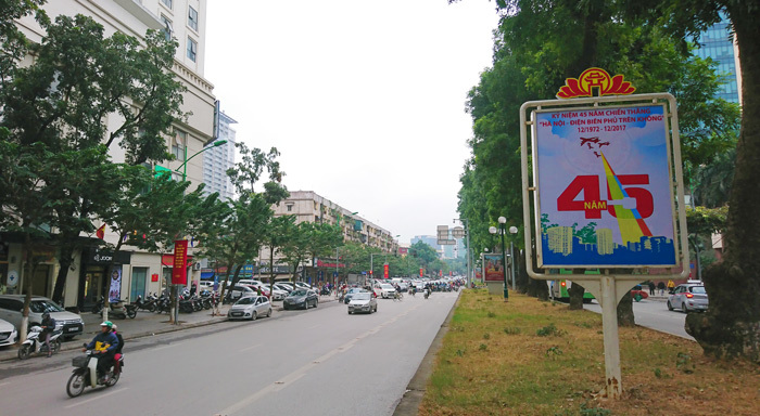 Hà Nội trang hoàng cờ hoa rực rỡ kỷ niệm Chiến thắng Điện Biên Phủ trên không - Ảnh 7