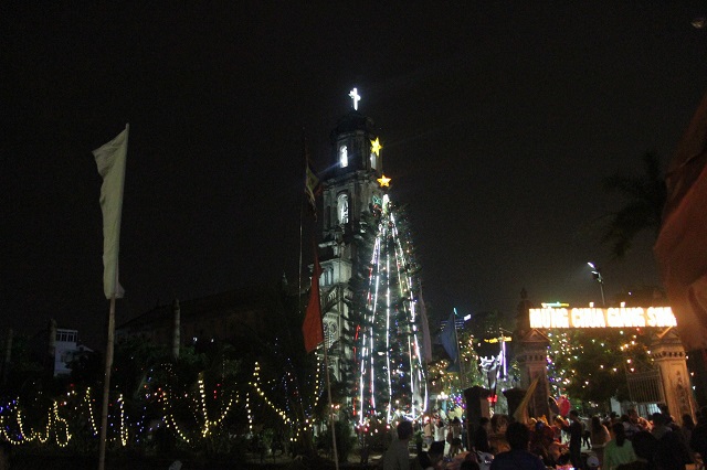 Hà Nội, TP Hồ Chí Minh ngập tràn không khí Giáng sinh - Ảnh 4