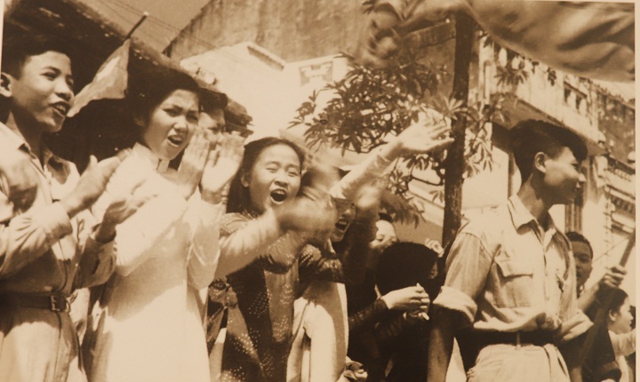 Hình ảnh hiếm về ngày Giải phóng Thủ đô năm 1954 - Ảnh 8