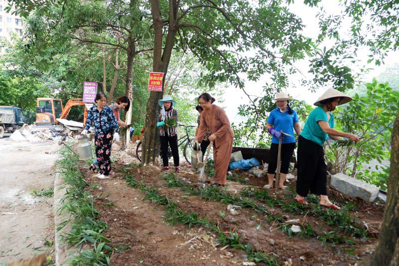 Hà Đông: Rác thải bừa bãi trên bờ sông Nhuệ, ô nhiễm nghiêm trọng - Ảnh 5