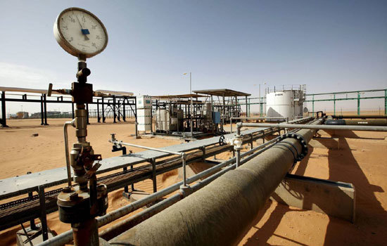 Giá dầu thế giới chứng kiến tuần leo dốc đầu tiên trong gần 1 tháng - Ảnh 1