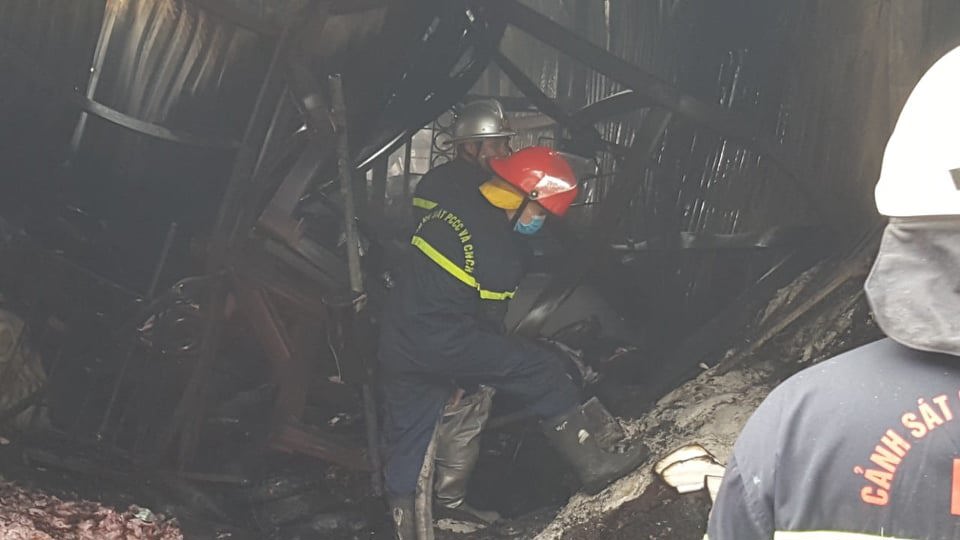 [Ảnh] Cận cảnh hiện trường vụ cháy tại quận Nam Từ Liêm khiến ít nhất 8 người chết và mất tích - Ảnh 16