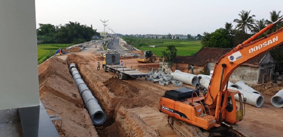Quảng Ngãi: Cầu trăm tỷ xây xong nằm chờ đường dẫn - Ảnh 2