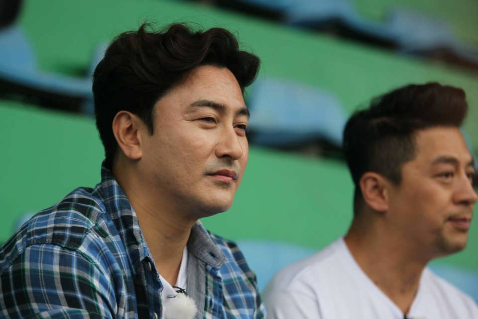[Ảnh] "Dàn sao" Hàn Quốc dự khán buổi tập của U23 Việt Nam - Ảnh 9