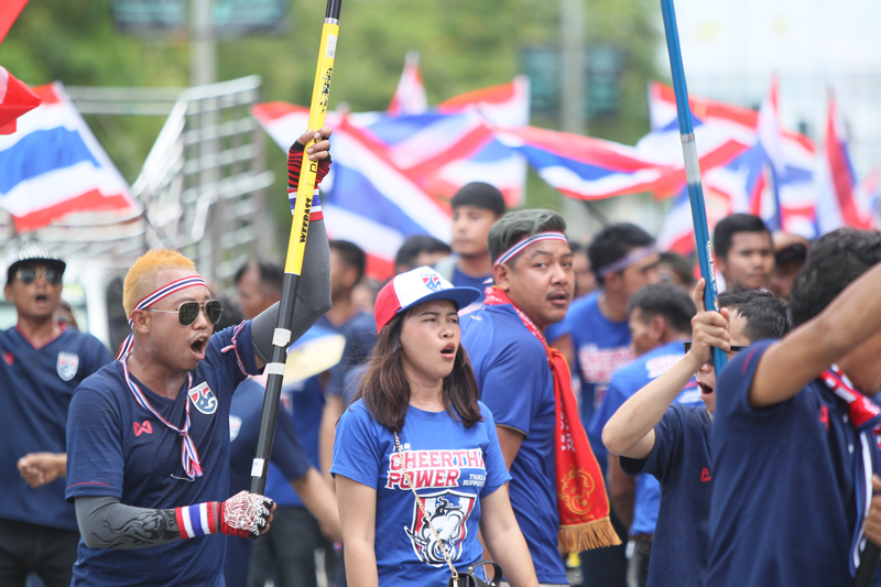 [Ảnh] Diễu hành náo nhiệt, người hâm mộ Thái Lan hâm nóng trận đấu đáng mong đợi nhất của Đông Nam Á - Ảnh 5