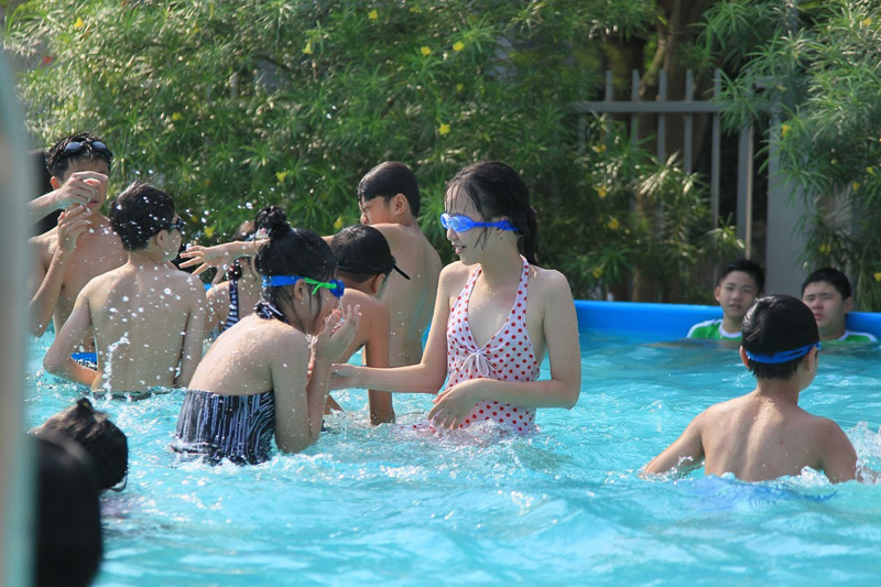 [Ảnh] Hơn 2.000 học sinh Hà Nội thỏa sức vui đùa với môn bơi - Ảnh 3